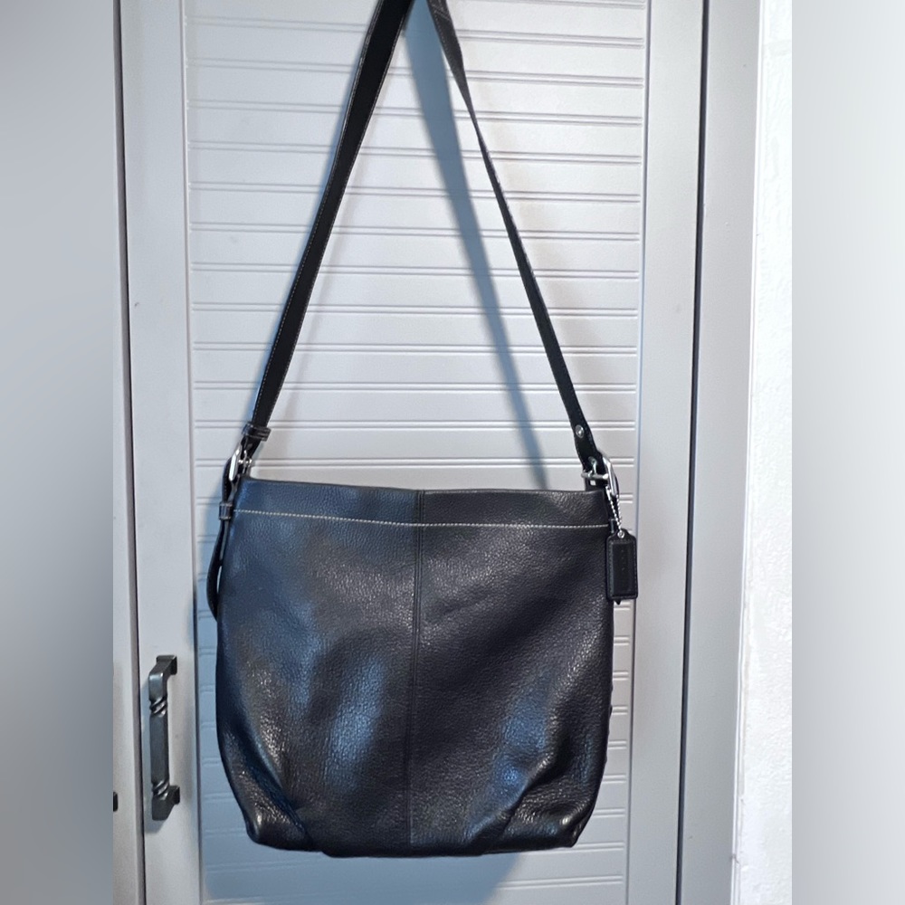 COACH Black Leather Convertible (Shoulder or Sling) PEBBLED BLACK LEATHER EUC
